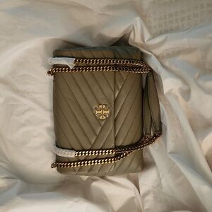 NWT Tory Burch Kira chevron convertible shoulder bag in gray heron.